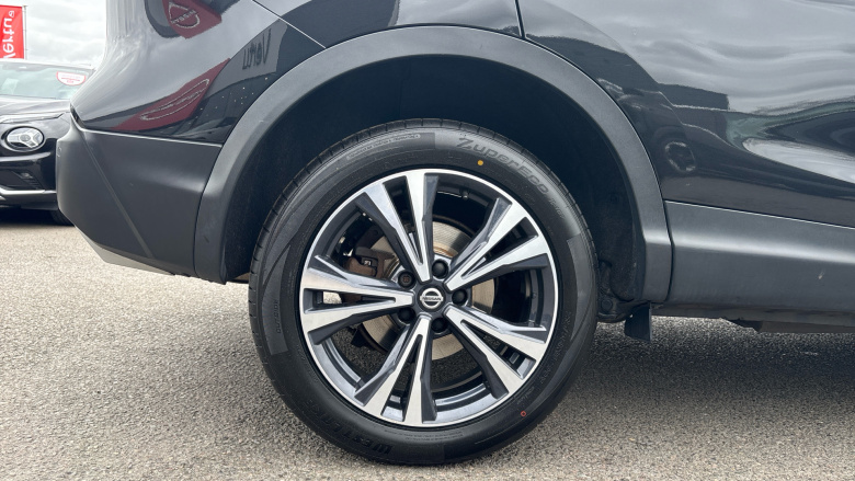 Nissan Qashqai 1.3 DiG-T N-Connecta 5dr Petrol Hatchback